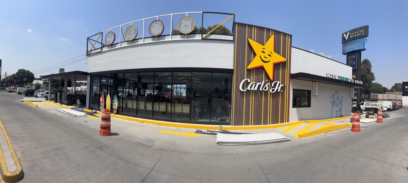 frente_carls_jr_tlaxcala