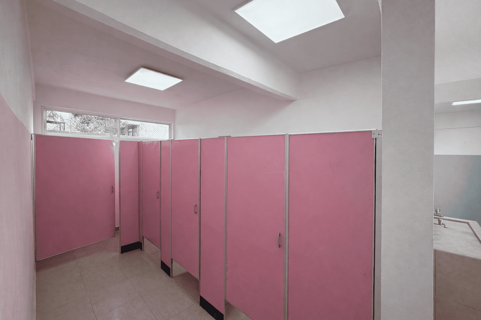 primaria_lazaro-cardenas_baños_mujeres