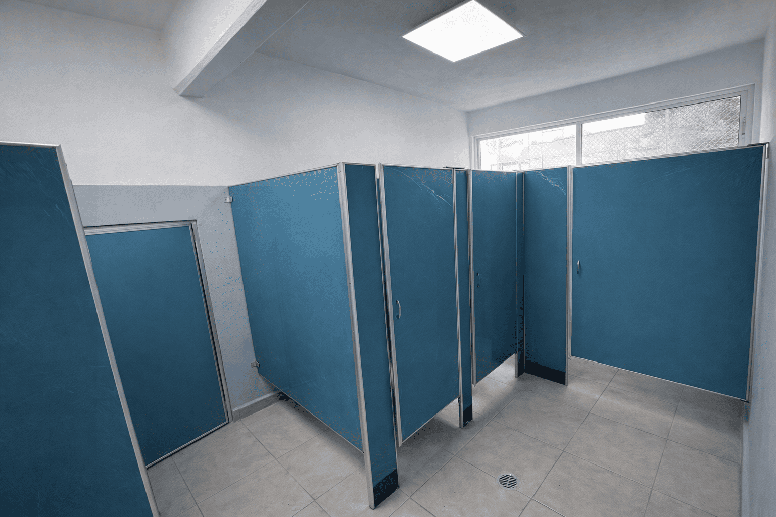 primaria_lazaro_cardenas_baños_hombres