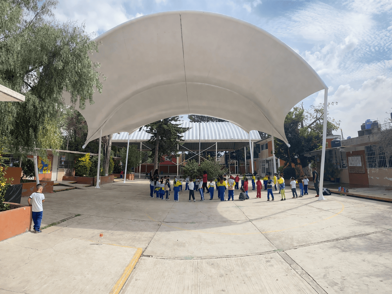 primaria_lazaro_cardenas_patio_atras